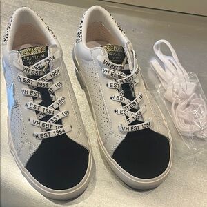 Vintage Havana gadol sneakers with extra white laces